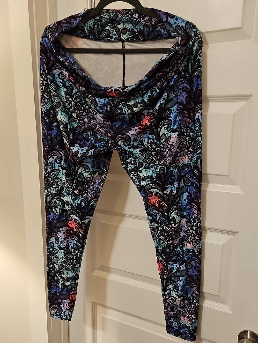 Colorful Floral Lace-Print Leggings